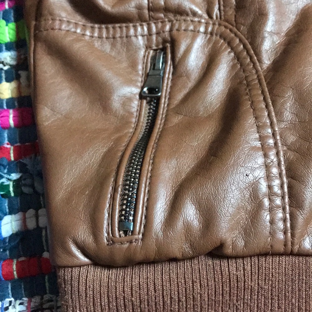 A jacket - Picture 2 of 3